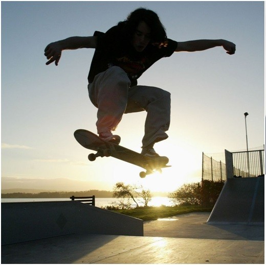 Difference between Skateboard vs Scooter