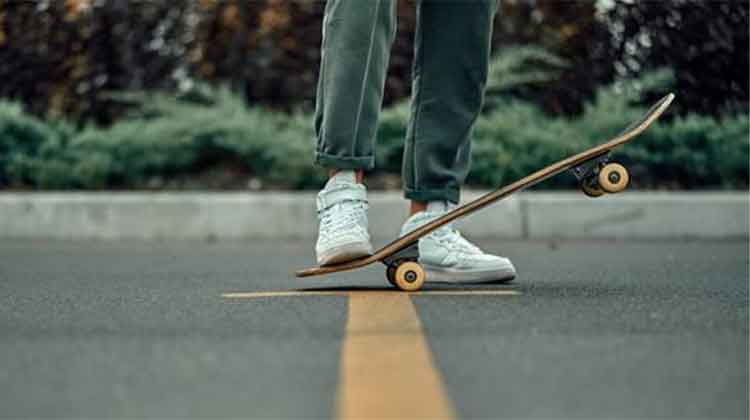 Retrospec skateboard is an affordable longboard on the market because of it's design, product quality and comfortable. 